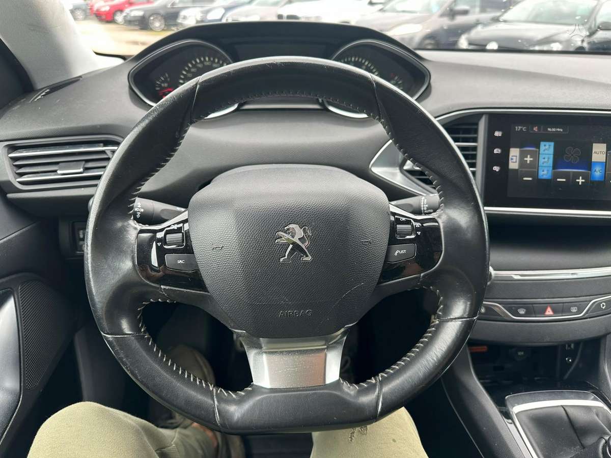 Peugeot 308 2015 — photo 10