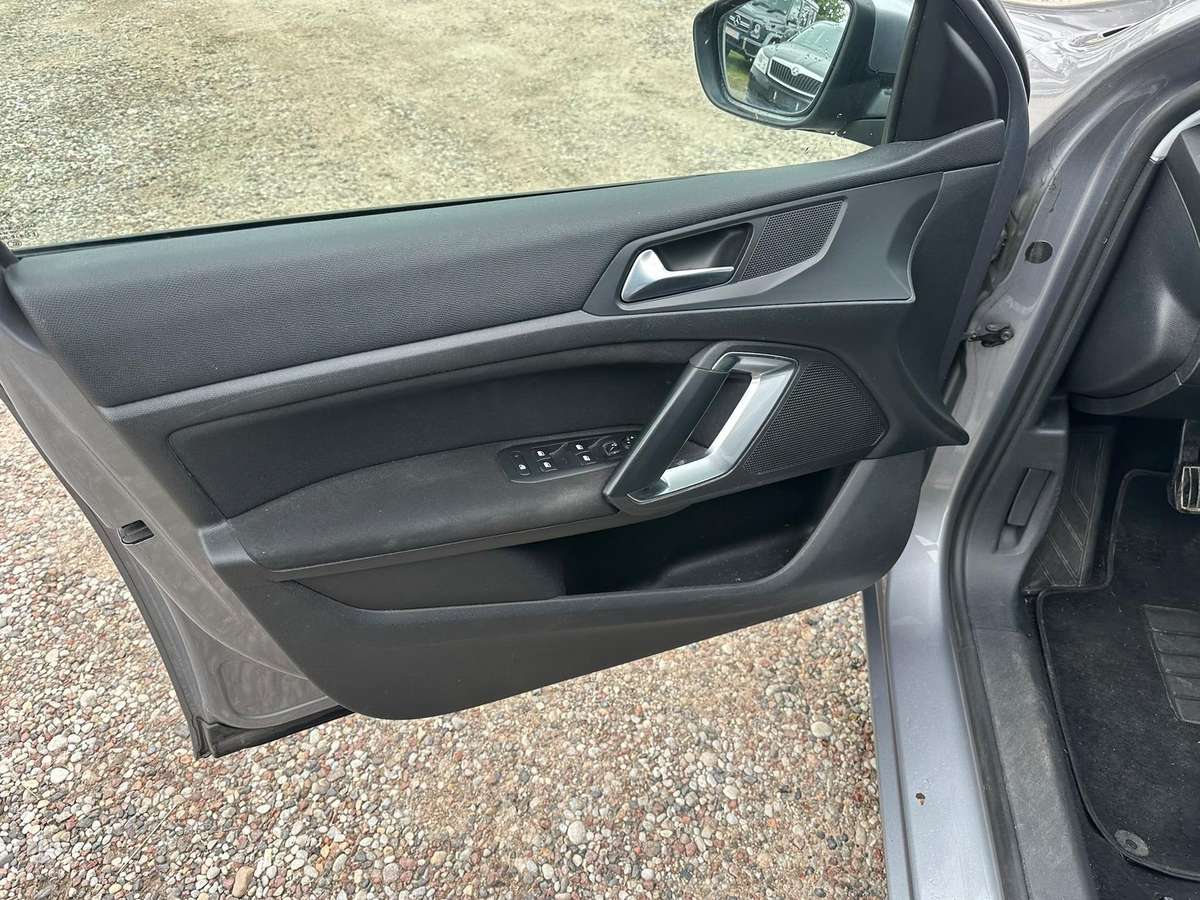 Peugeot 308 2015 — photo 12