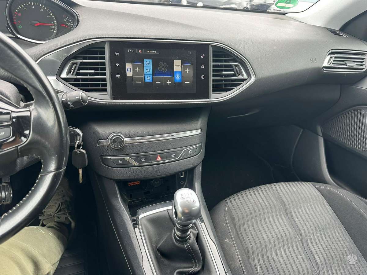 Peugeot 308 2015 — photo 9
