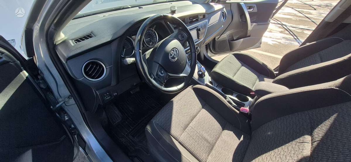 Toyota Auris 2014 — photo 10