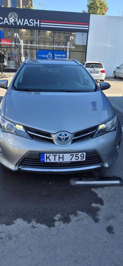 Toyota Auris 2014 — interior