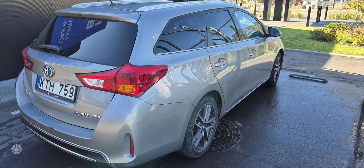 Toyota Auris 2014 — engine 1798 cm³, 99 HP (73kW)