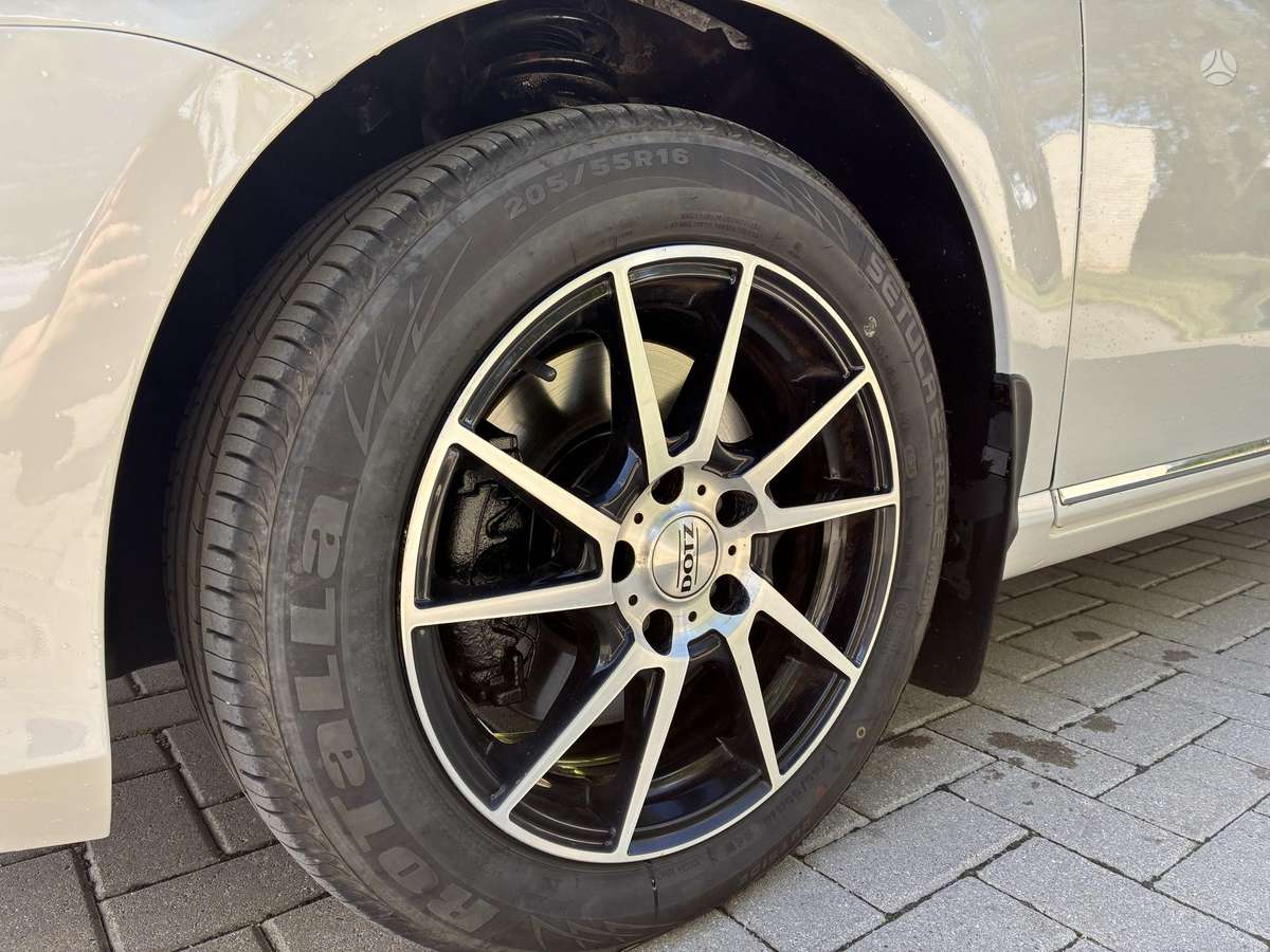 Volkswagen Passat 2013 — photo 17