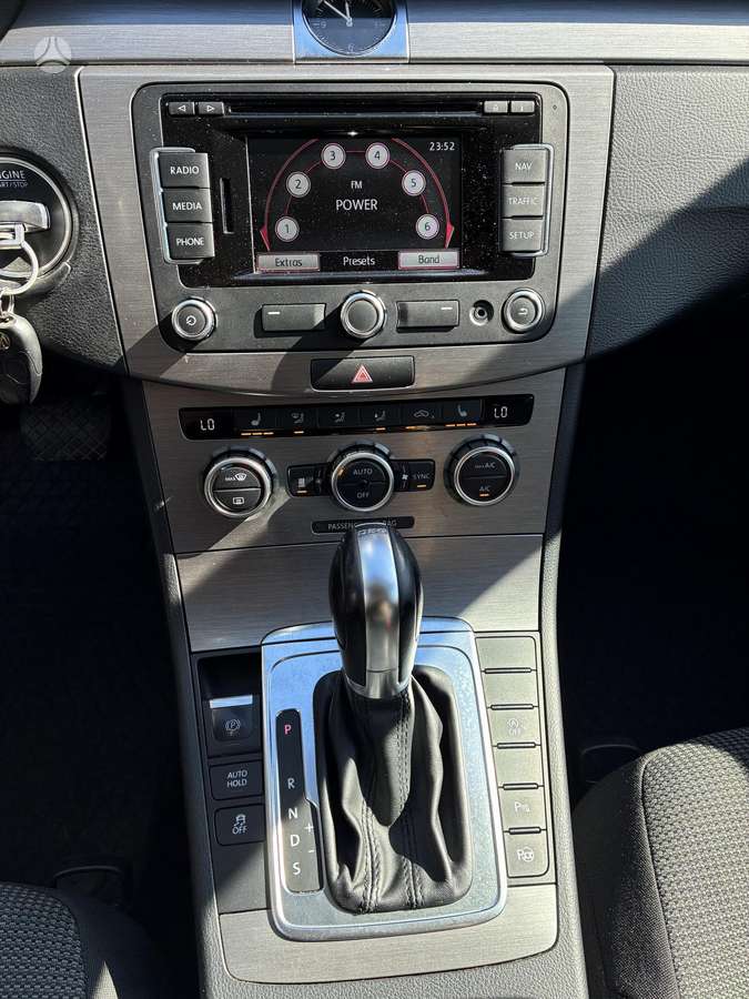 Volkswagen Passat 2013 — photo 22
