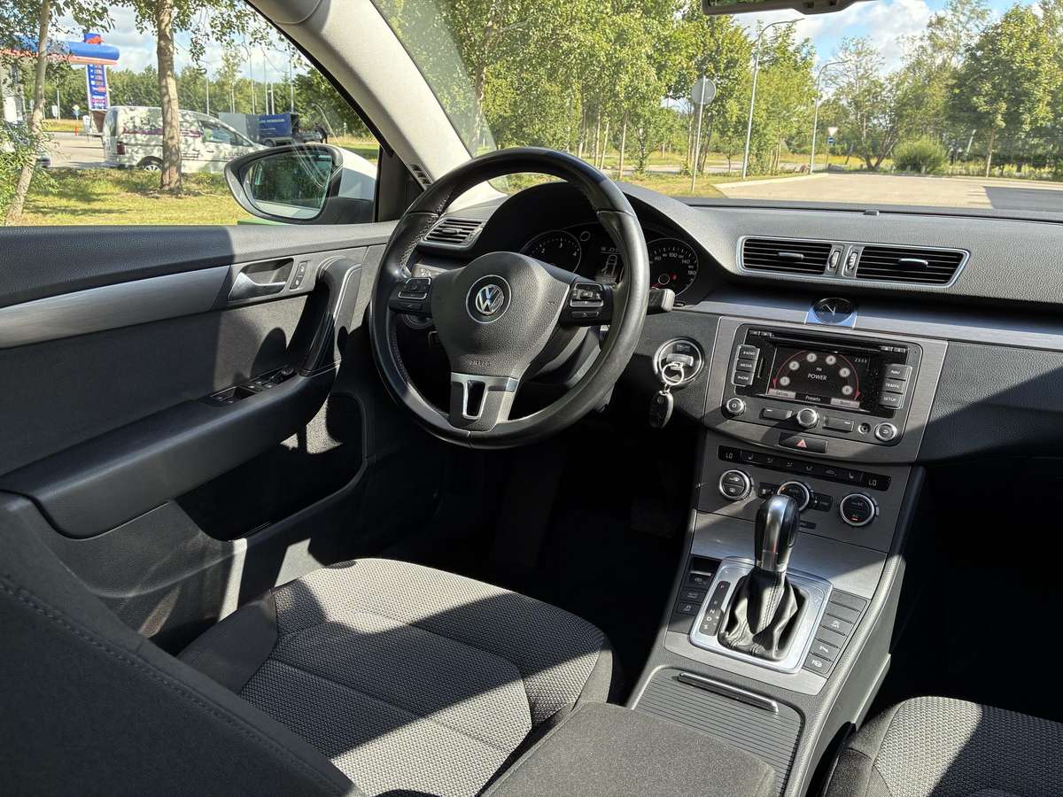 Volkswagen Passat 2013 — photo 26