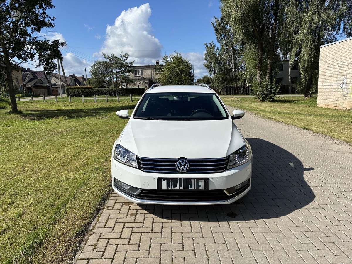 Volkswagen Passat 2013 — interior