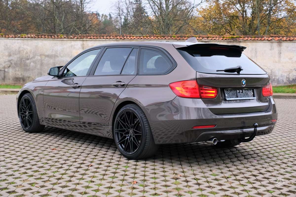 BMW 320 2014 — interior