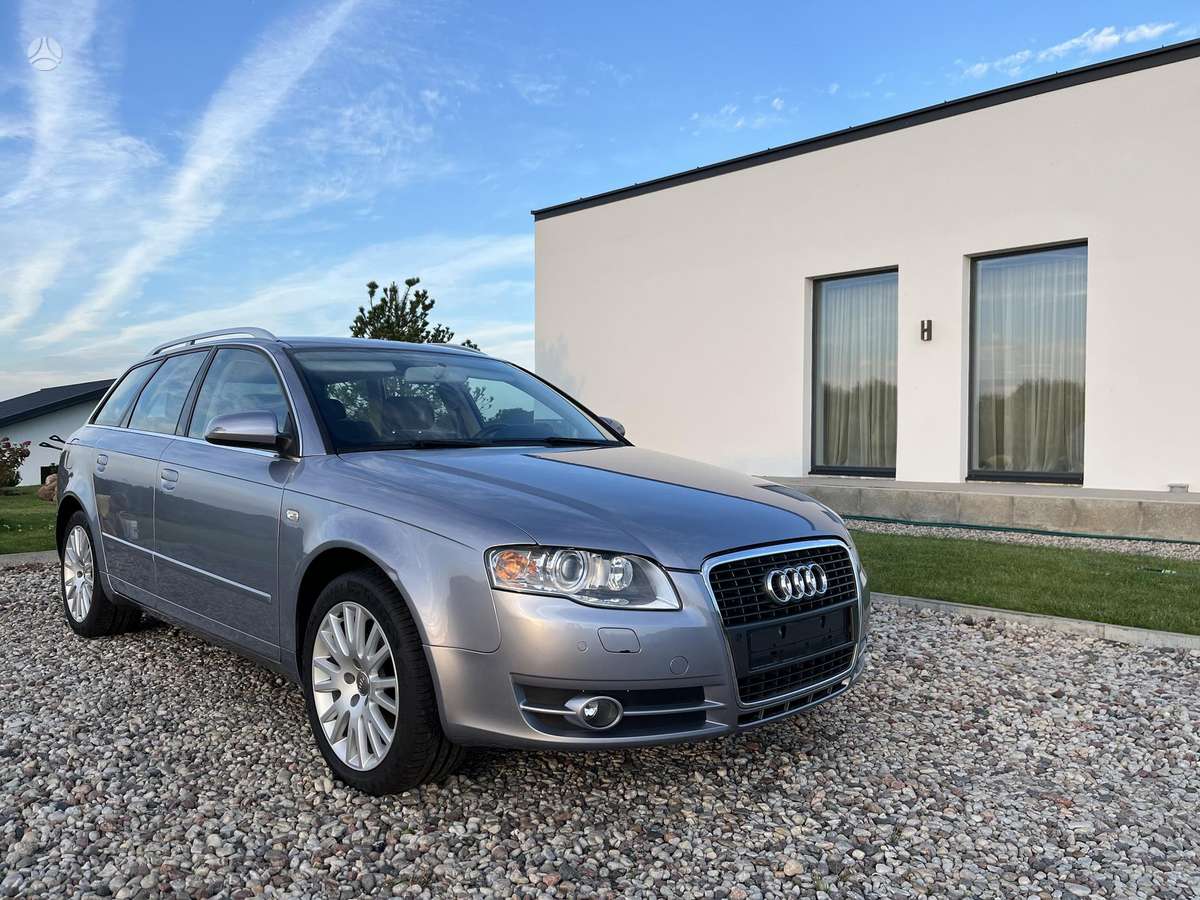 Audi A4 2005 — вигляд ззаду