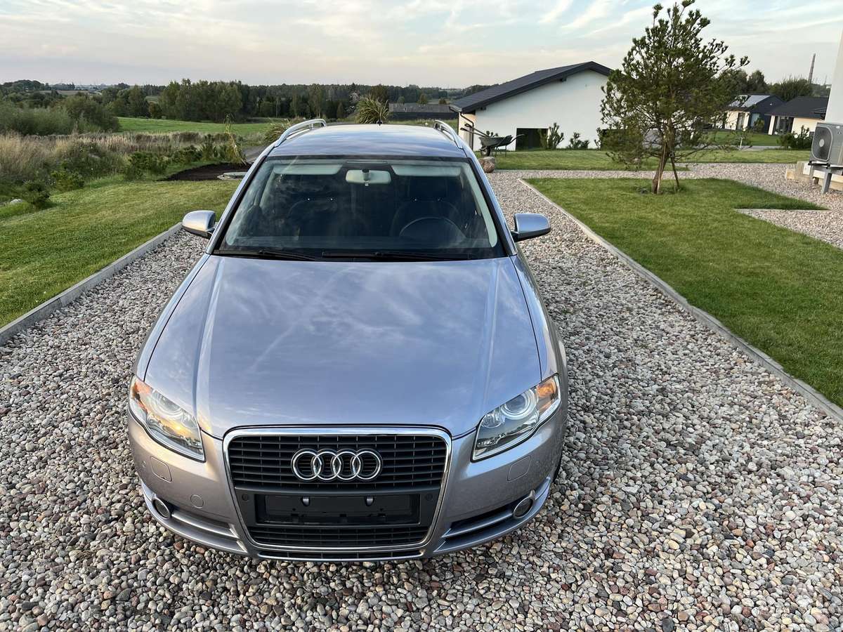 Audi A4 2005 — салон