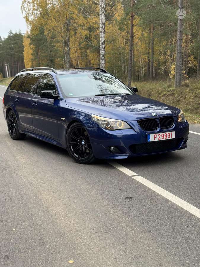 BMW 525 2009 — rear view