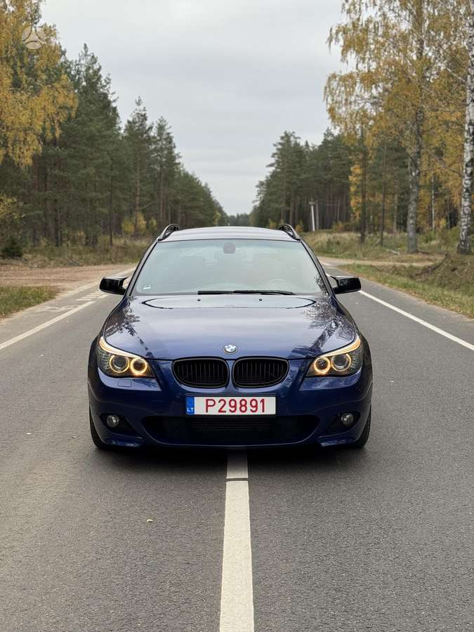 BMW 525 2009 — interior