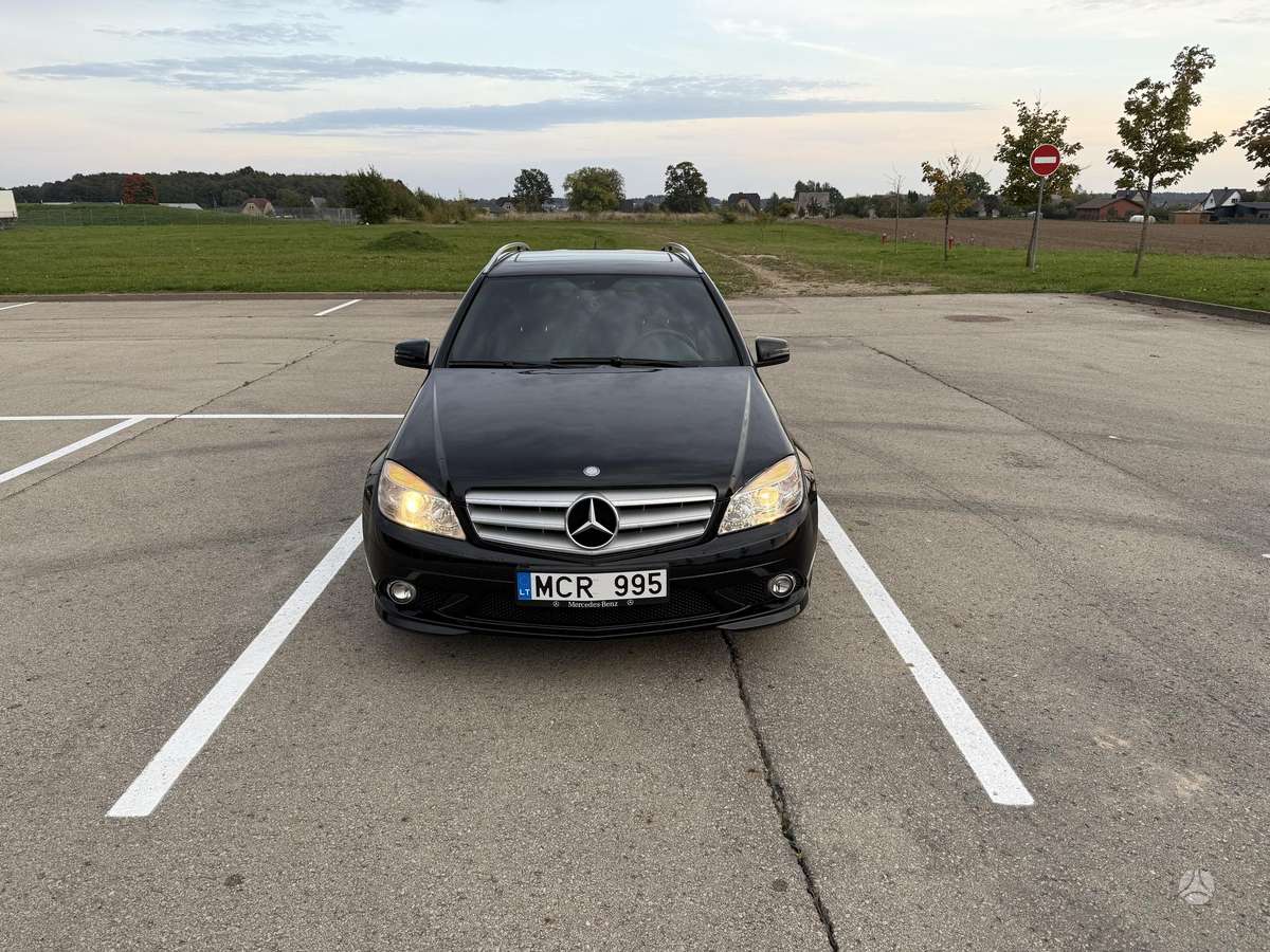 Mercedes-Benz C200 2008 — вигляд ззаду