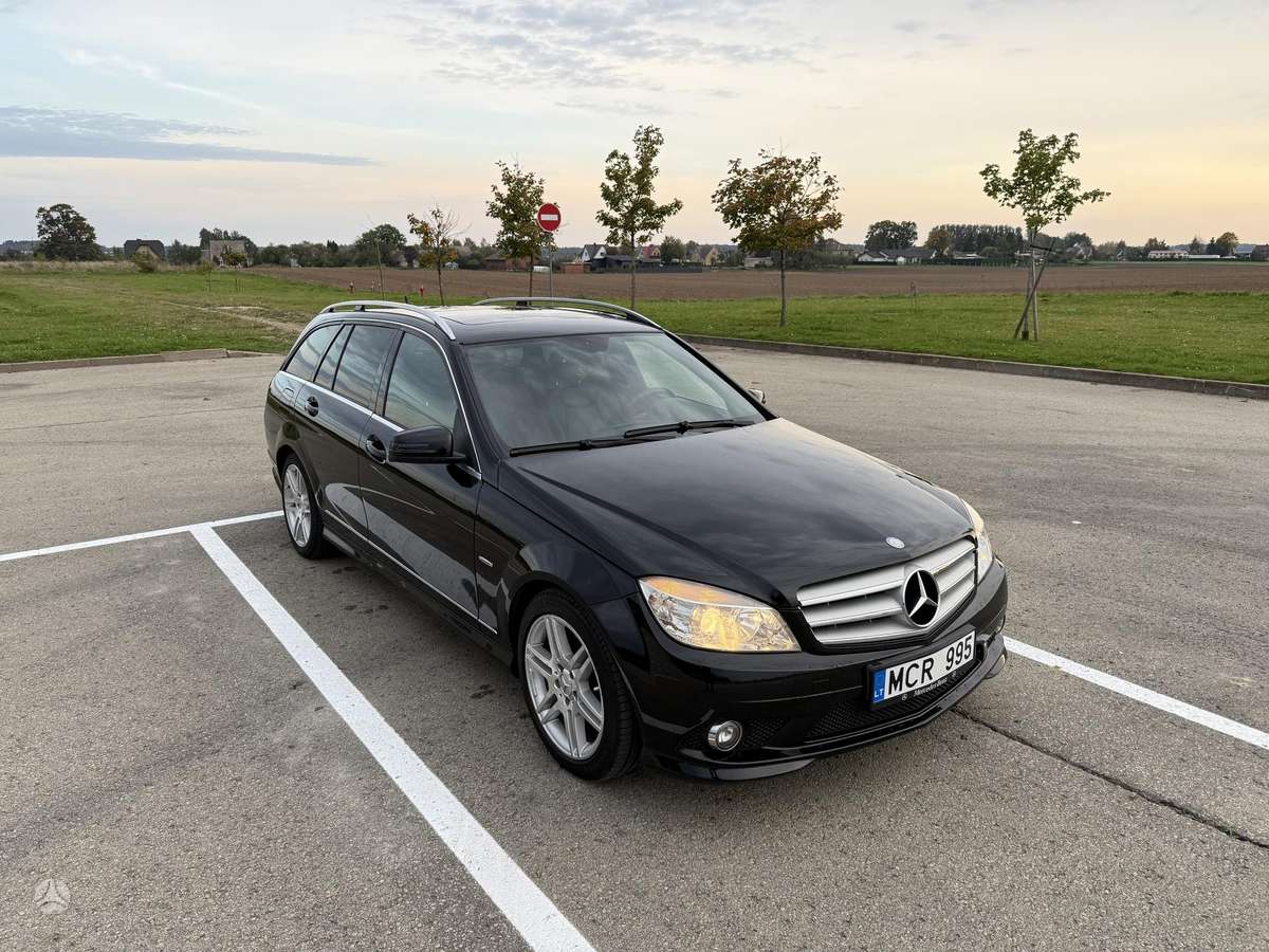 Mercedes-Benz C200 2008 — салон