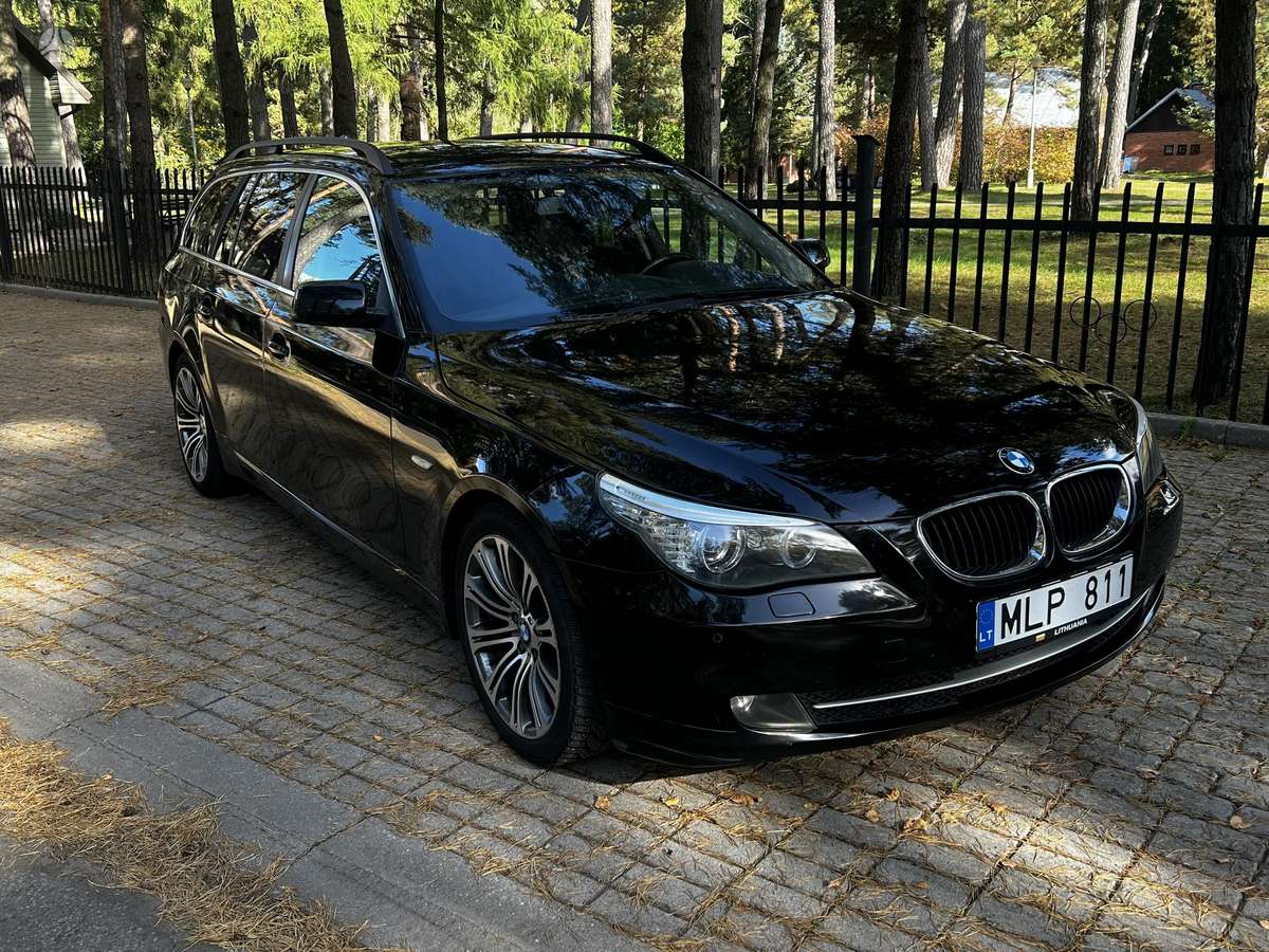 BMW 520 2008 — вигляд ззаду