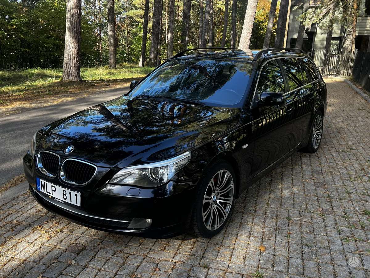 BMW 520 2008 — салон