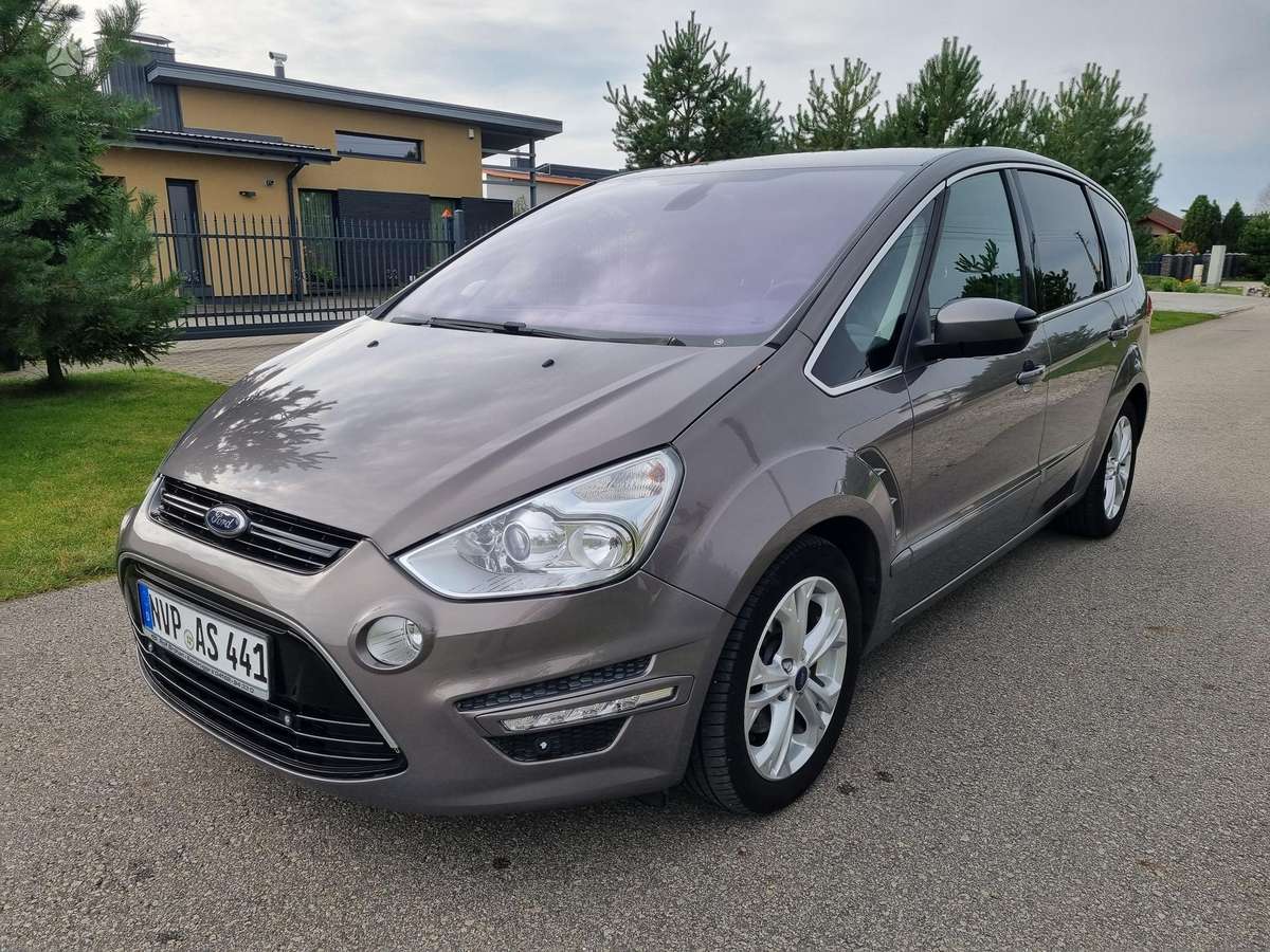 Ford S-MAX 2012 — вигляд ззаду