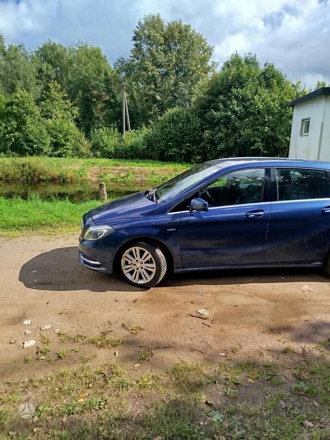 Mercedes-Benz B180 2012 — photo 12