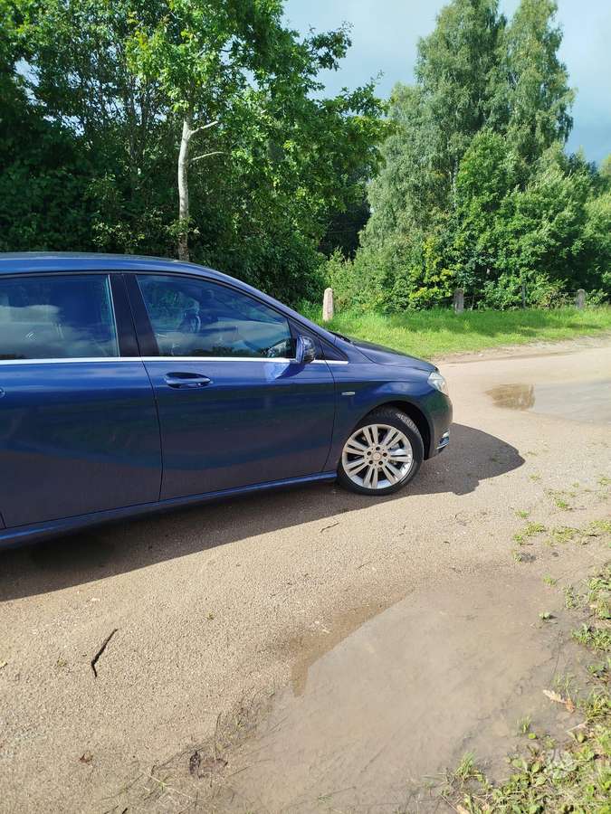 Mercedes-Benz B180 2012 — photo 15