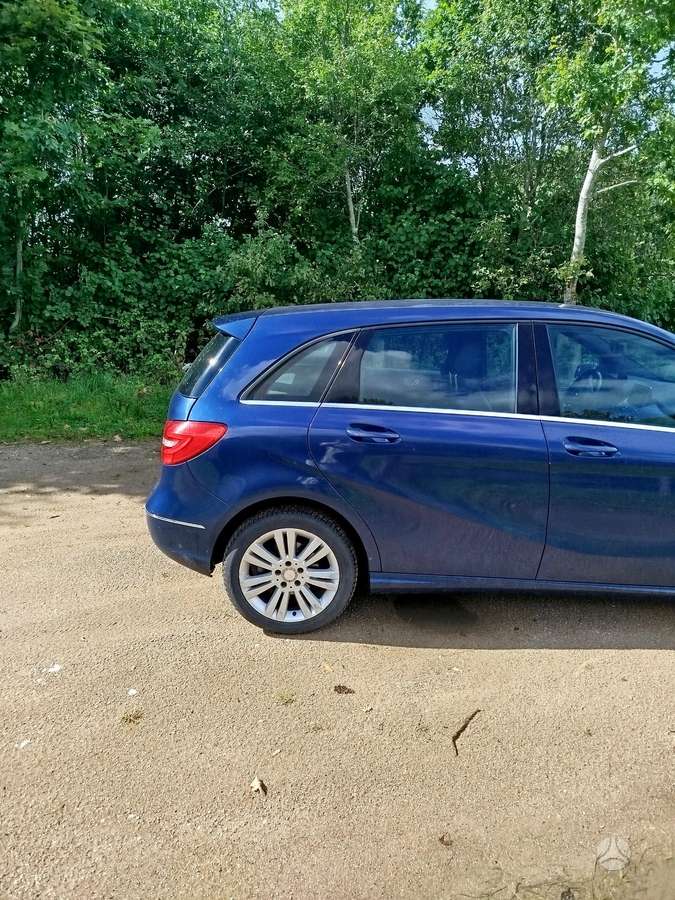 Mercedes-Benz B180 2012 — photo 18