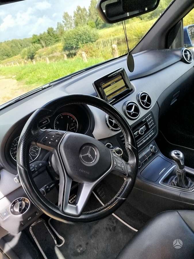 Mercedes-Benz B180 2012 — photo 5