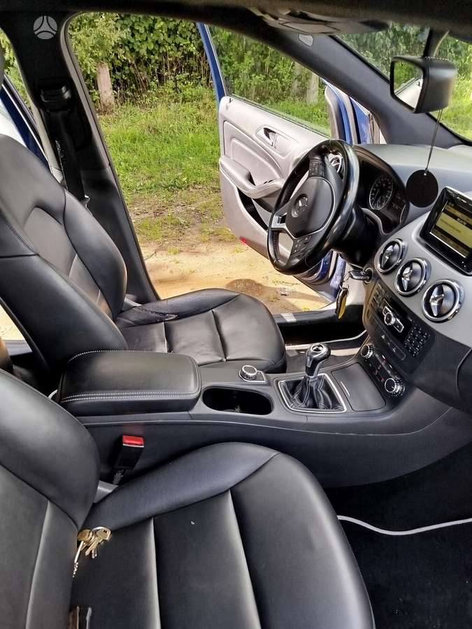 Mercedes-Benz B180 2012 — photo 6