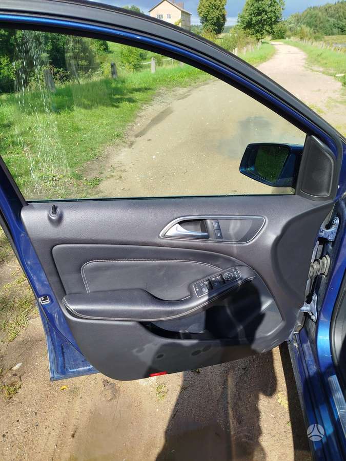Mercedes-Benz B180 2012 — photo 9