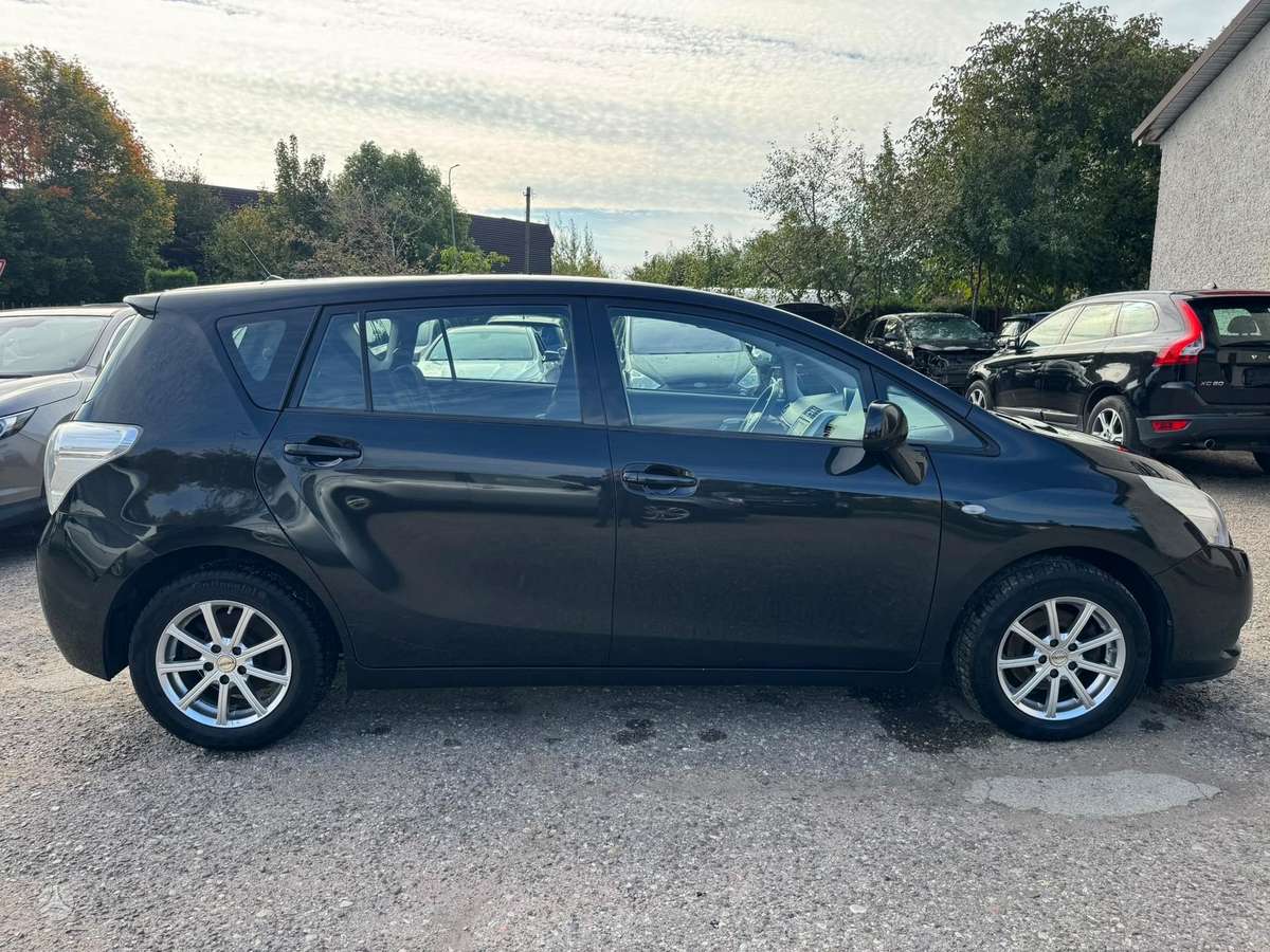 Toyota Verso 2012 — двигун 1998 cm³, 126 HP (93kW)