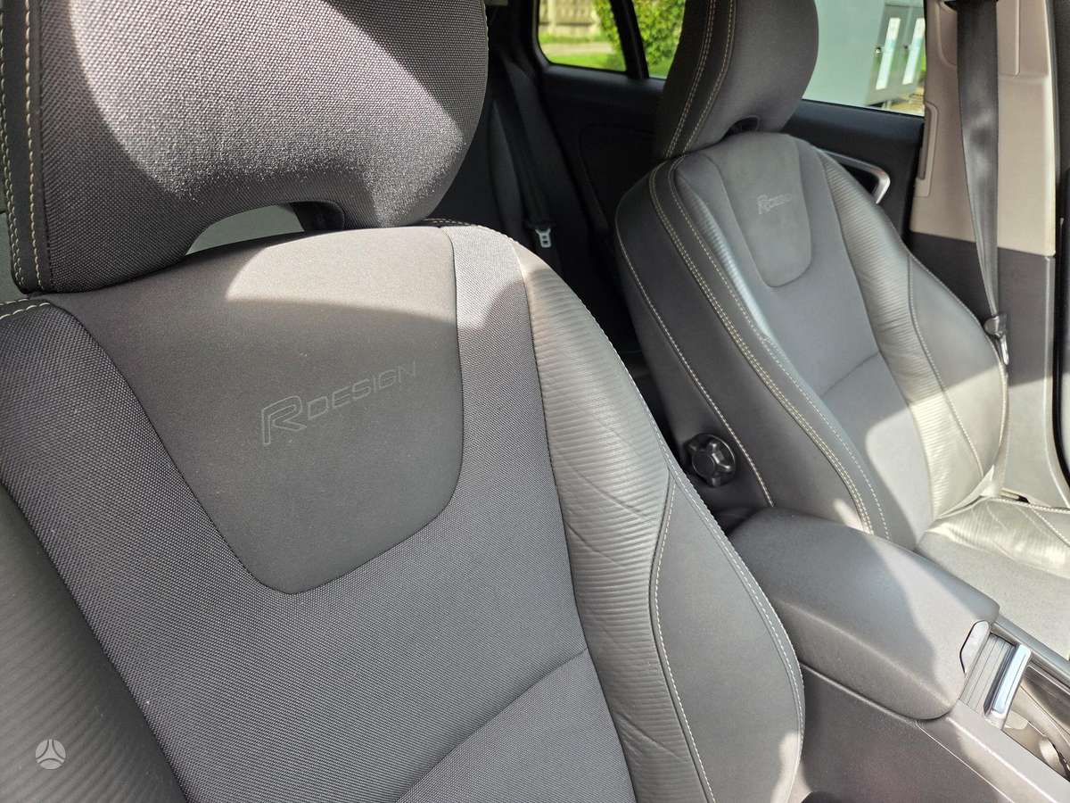 Volvo V60 2011 — photo 11