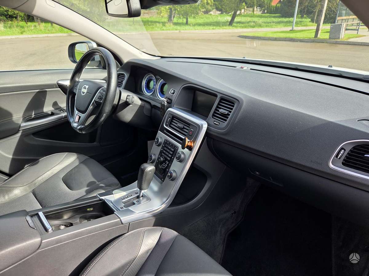 Volvo V60 2011 — photo 12