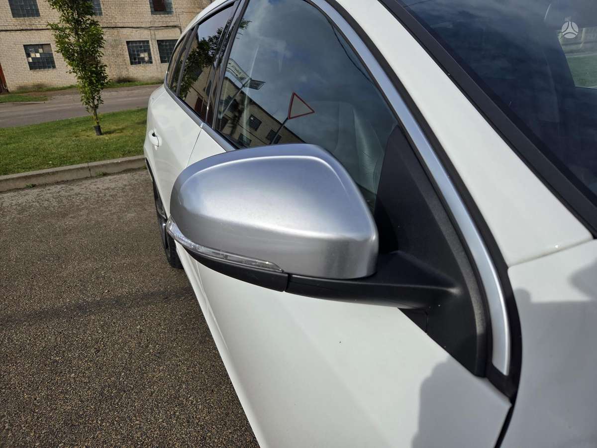 Volvo V60 2011 — photo 13