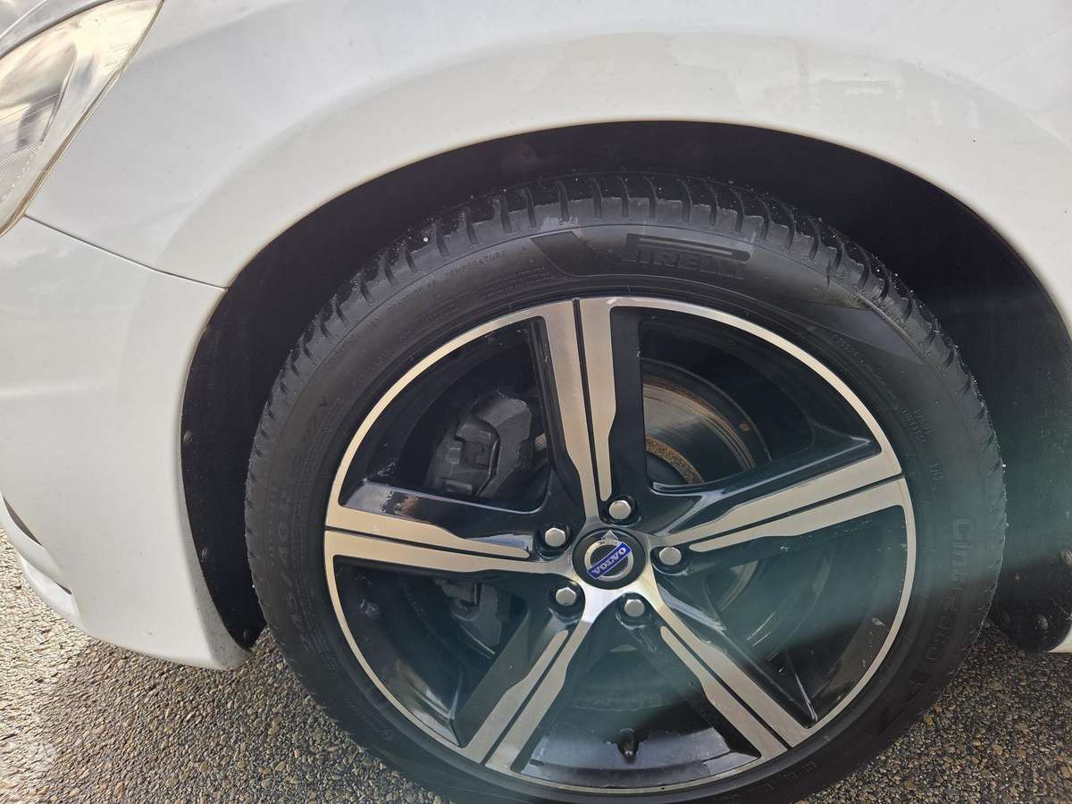 Volvo V60 2011 — photo 14