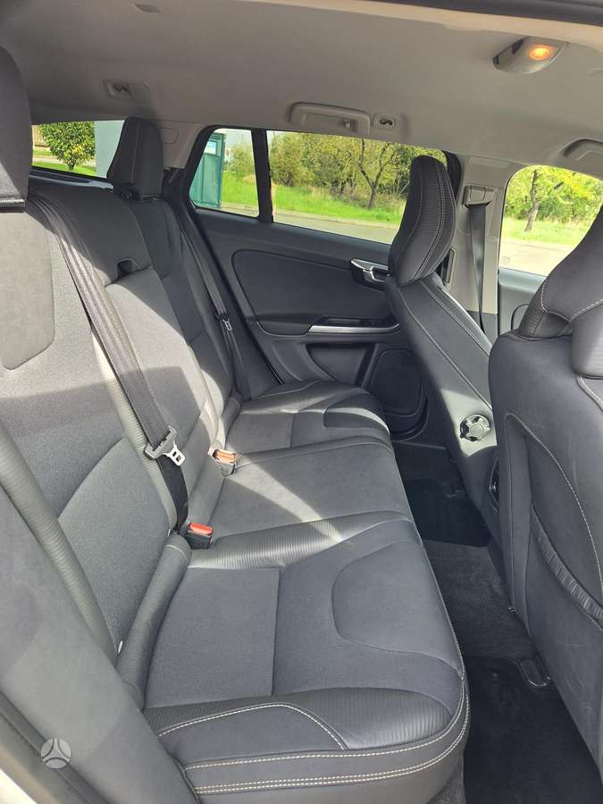 Volvo V60 2011 — photo 17