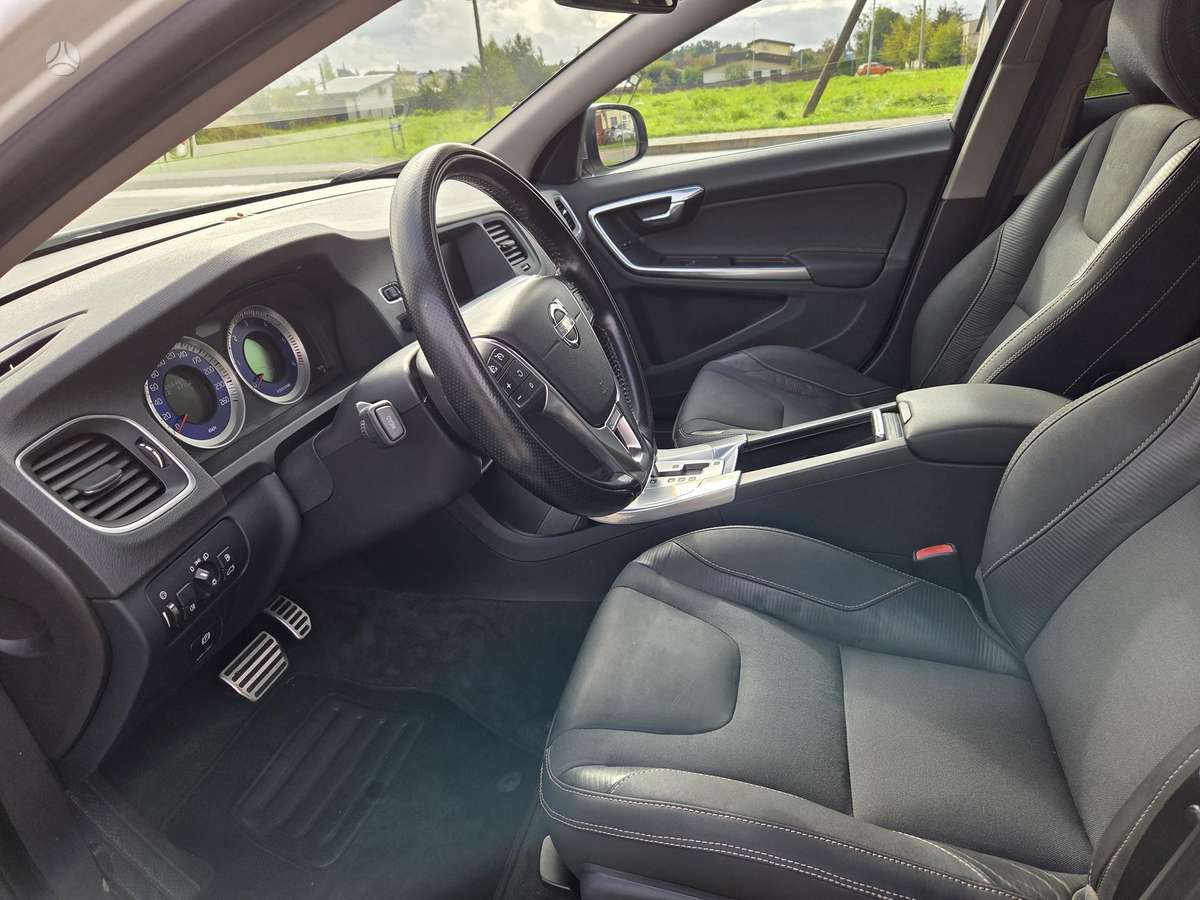 Volvo V60 2011 — photo 19