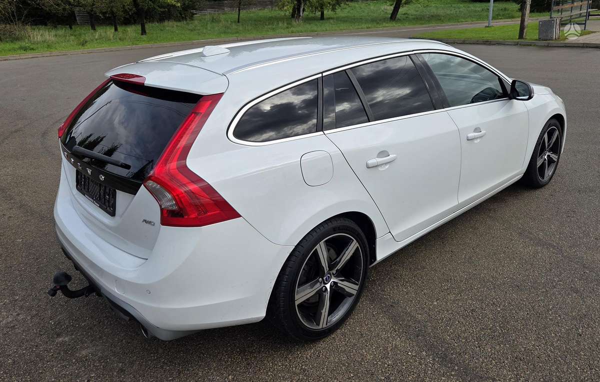 Volvo V60 2011 — rear view