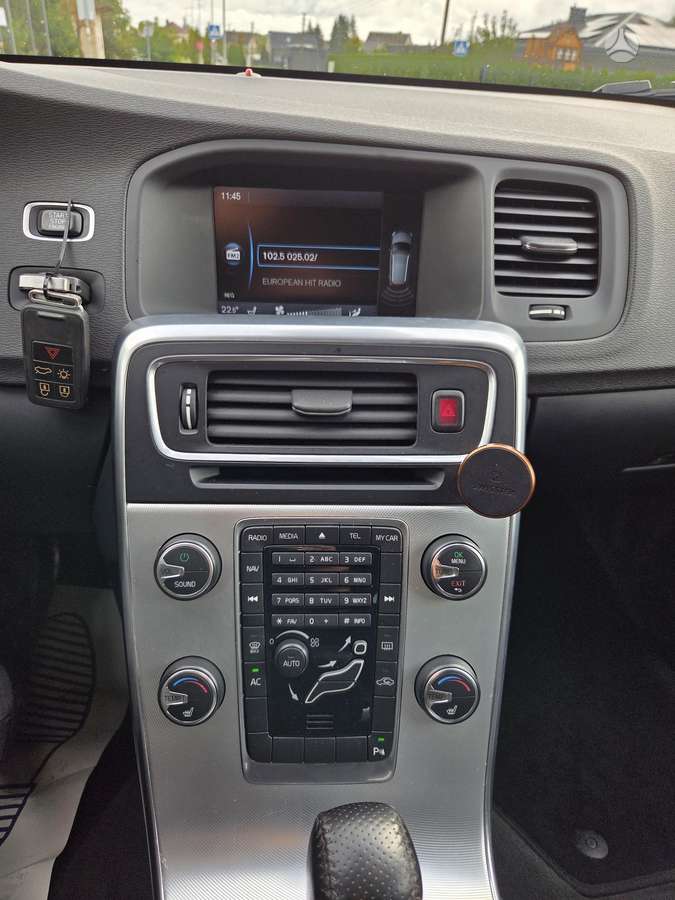Volvo V60 2011 — photo 22