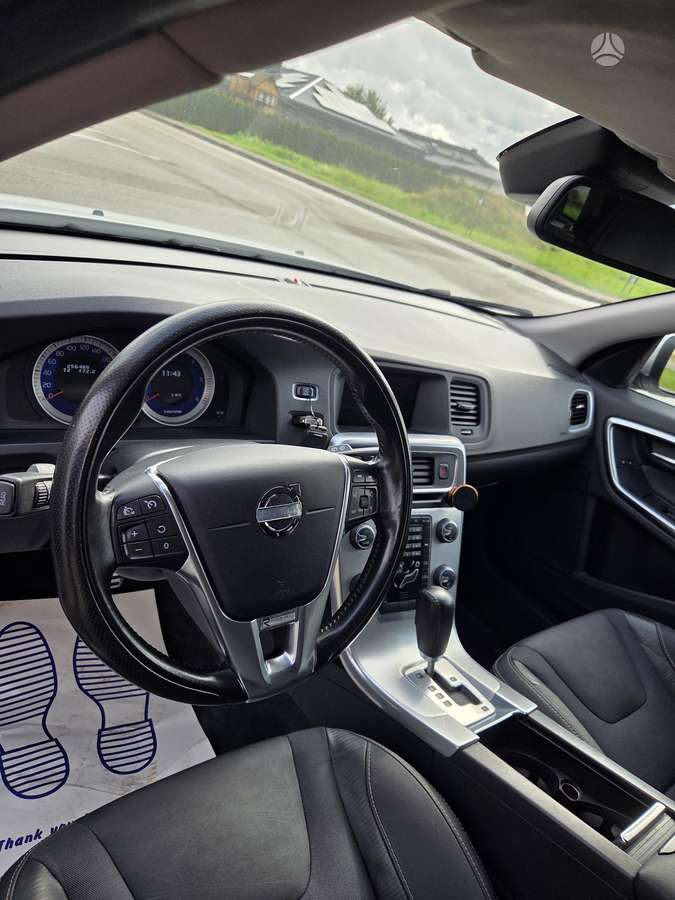 Volvo V60 2011 — photo 25