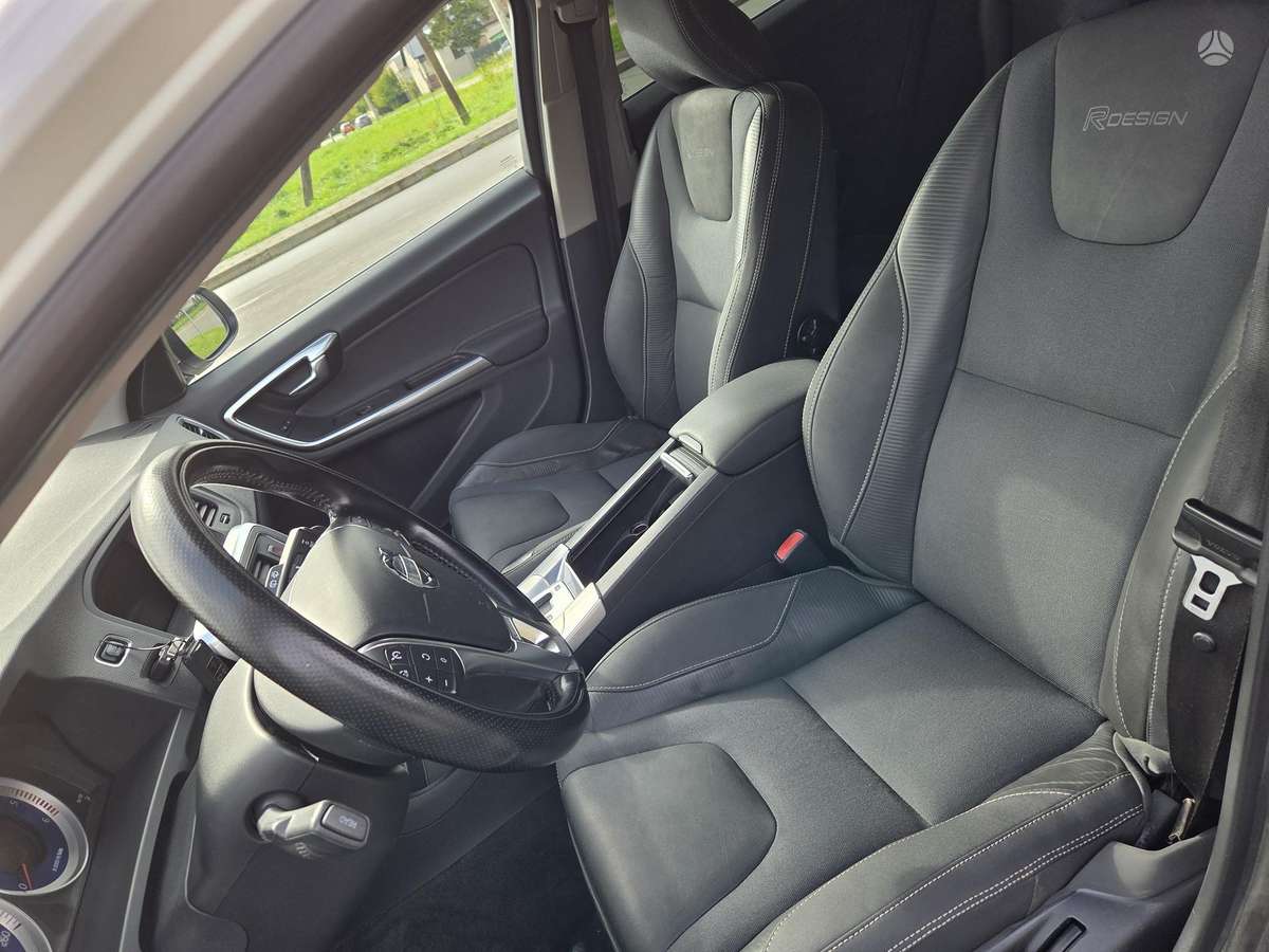 Volvo V60 2011 — photo 26
