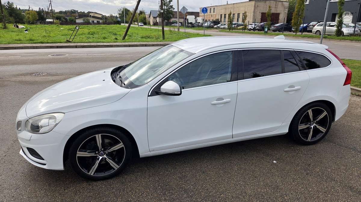 Volvo V60 2011 — photo 6