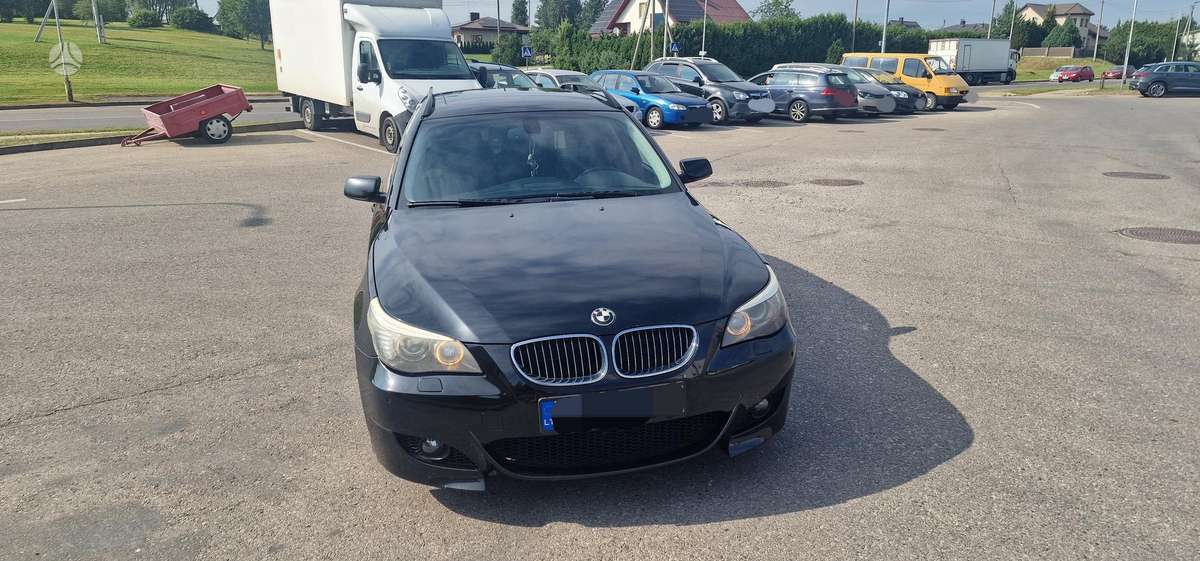 BMW 525 2007 — салон