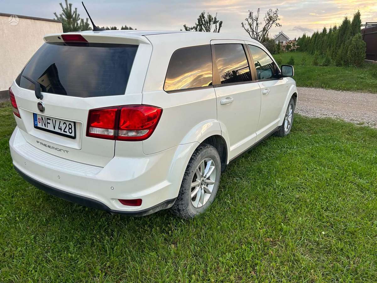 Fiat Freemont 2013 — rear view