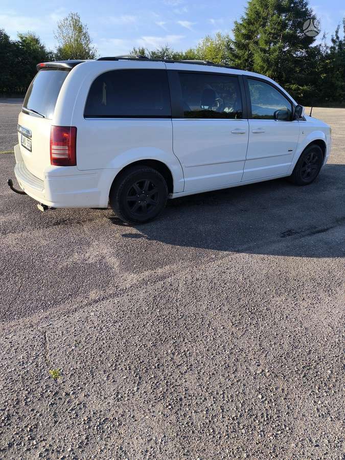 Chrysler Town 2008 — rear view
