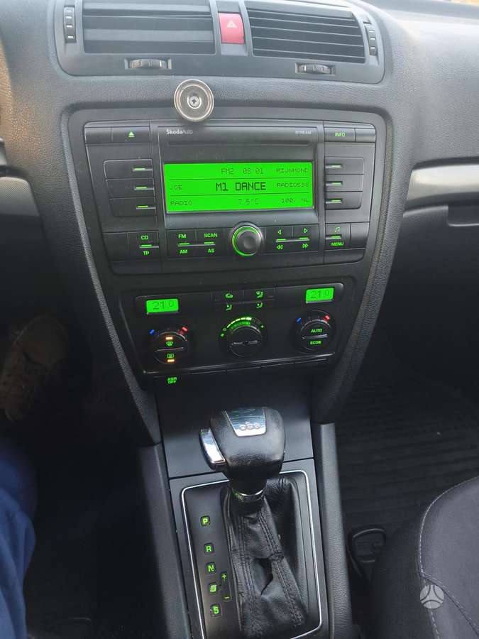 Skoda Octavia 2005 — engine 1896 cm³, 105 HP (77kW)