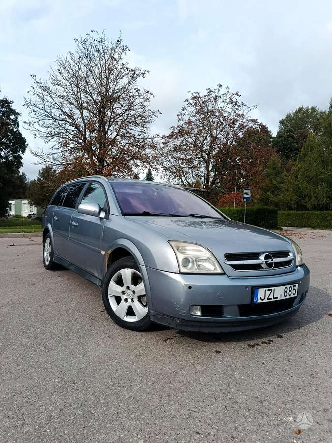 Opel Vectra 2004 — rear view