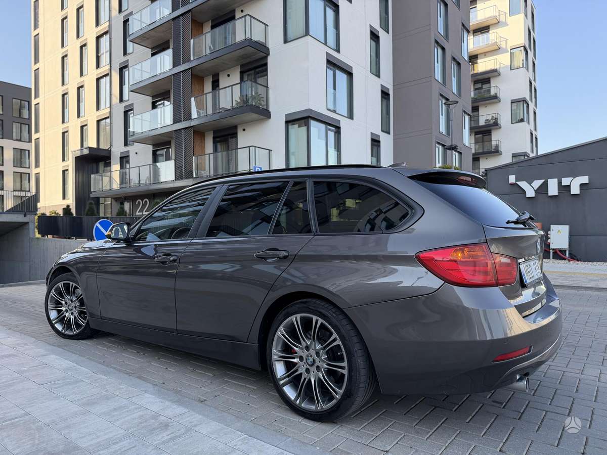 BMW 320 2013 — rear view