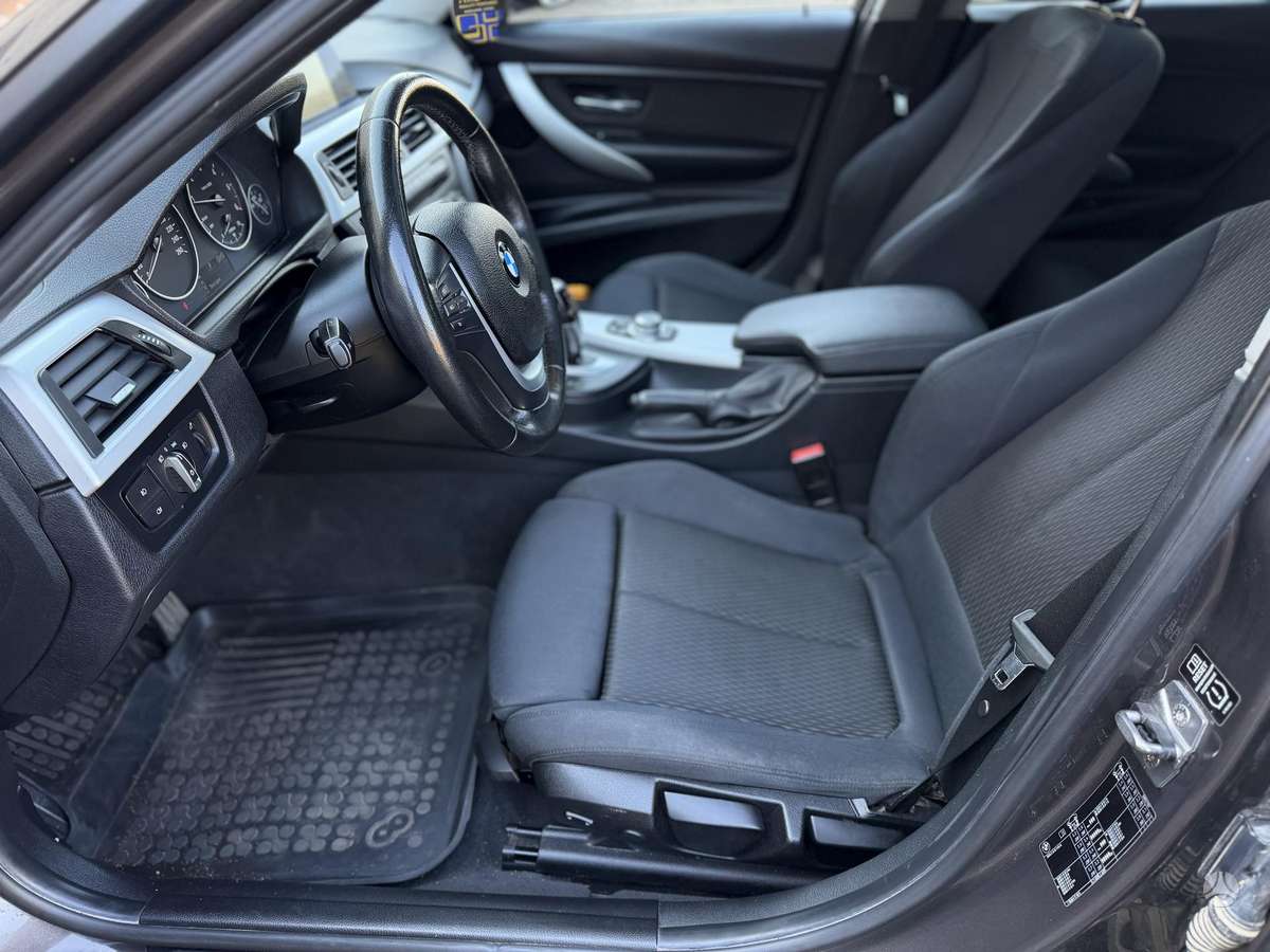BMW 320 2013 — photo 25