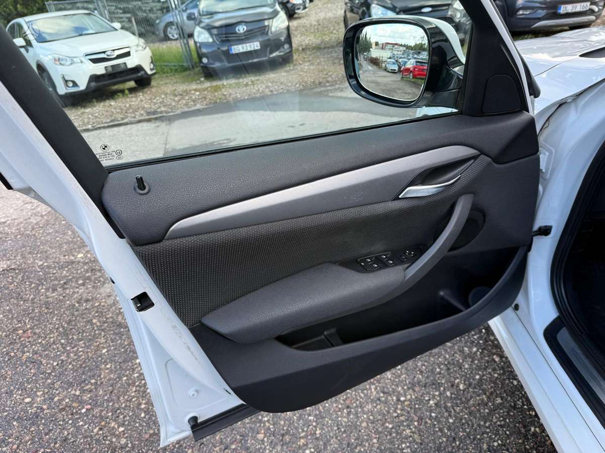 BMW X1 2011 — photo 11
