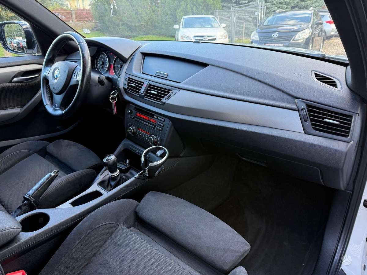BMW X1 2011 — photo 12