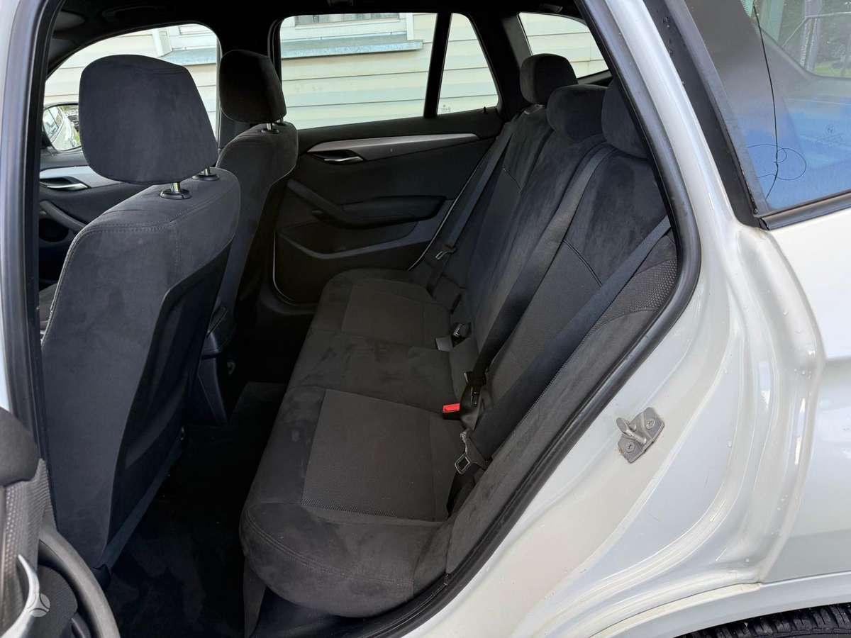 BMW X1 2011 — photo 14