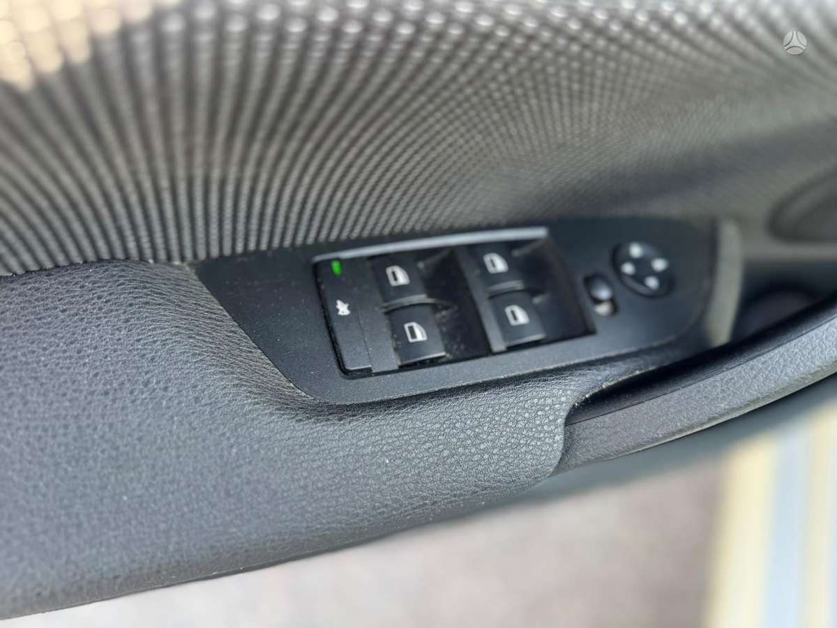 BMW X1 2011 — photo 16