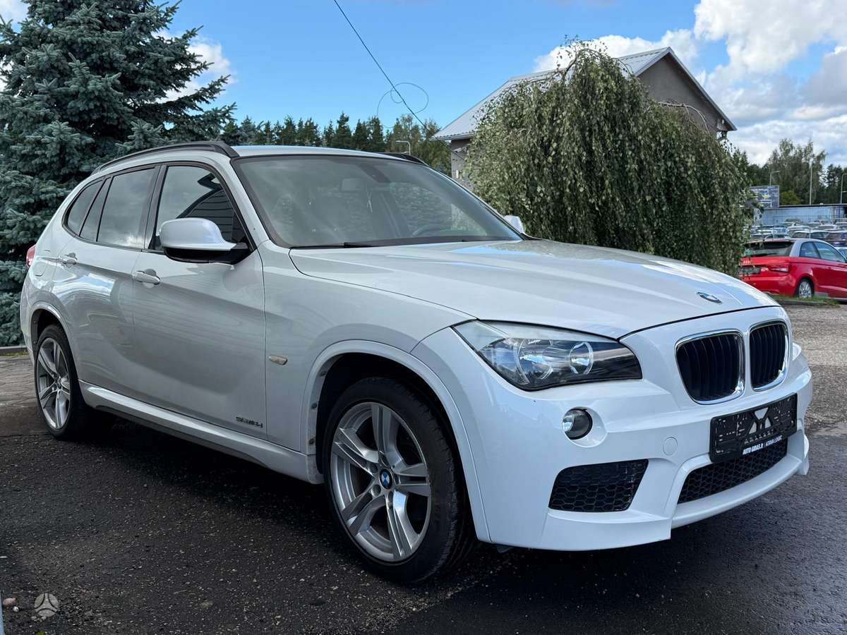 BMW X1 2011 — interior
